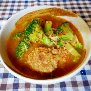 肉団子とブロッコリーのピリ辛スープ